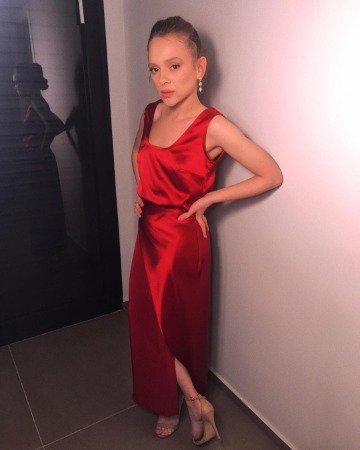 Shira Haas is posing for the photo.